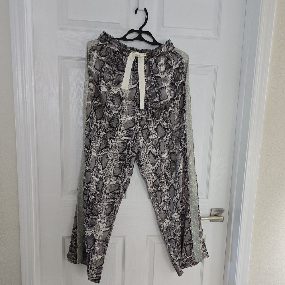 Gracia Gray Snakeskin Print Pants